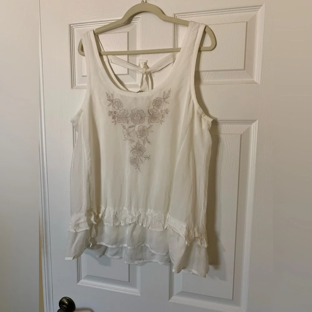 NWT Democracy Ivory Floral Embroidered Sleeveless Ruff Top Size‎ L Casual Summer